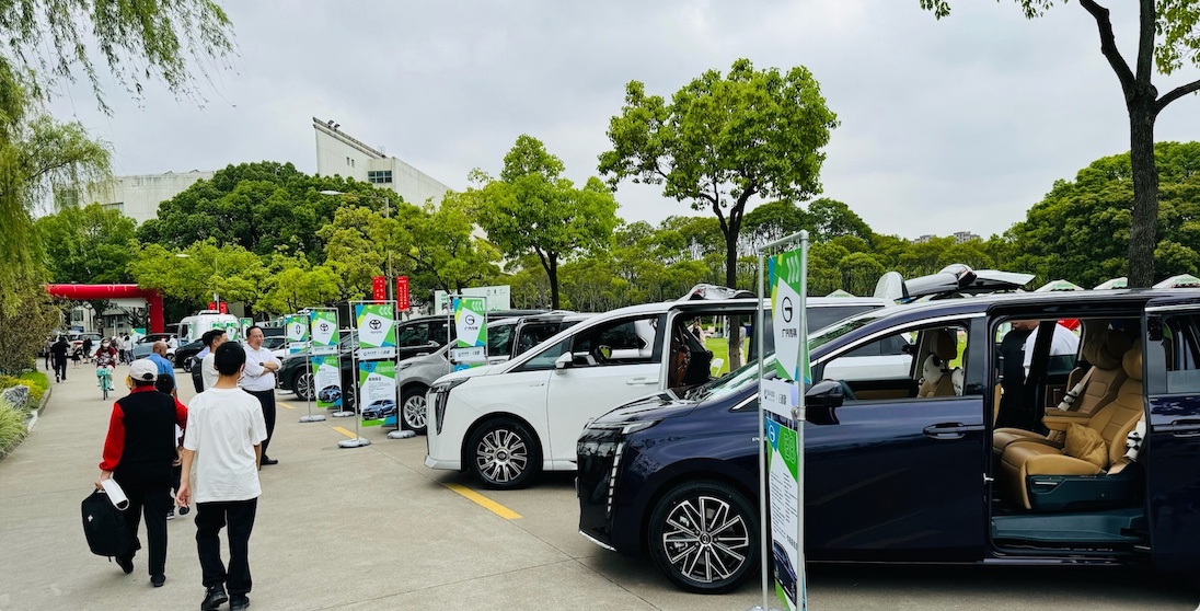 E直播“高校行”:上海大学站完美收官,新营销助力新汽车